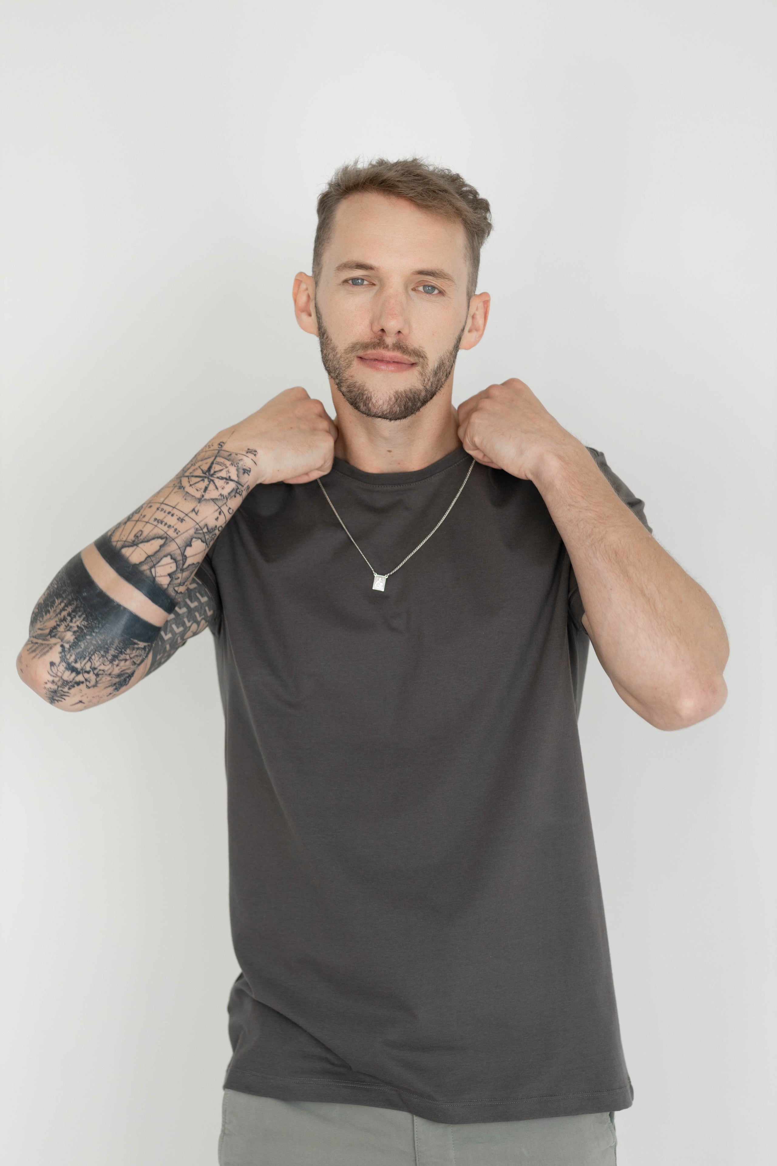 Camiseta Básica Masculina Pima - Grafite