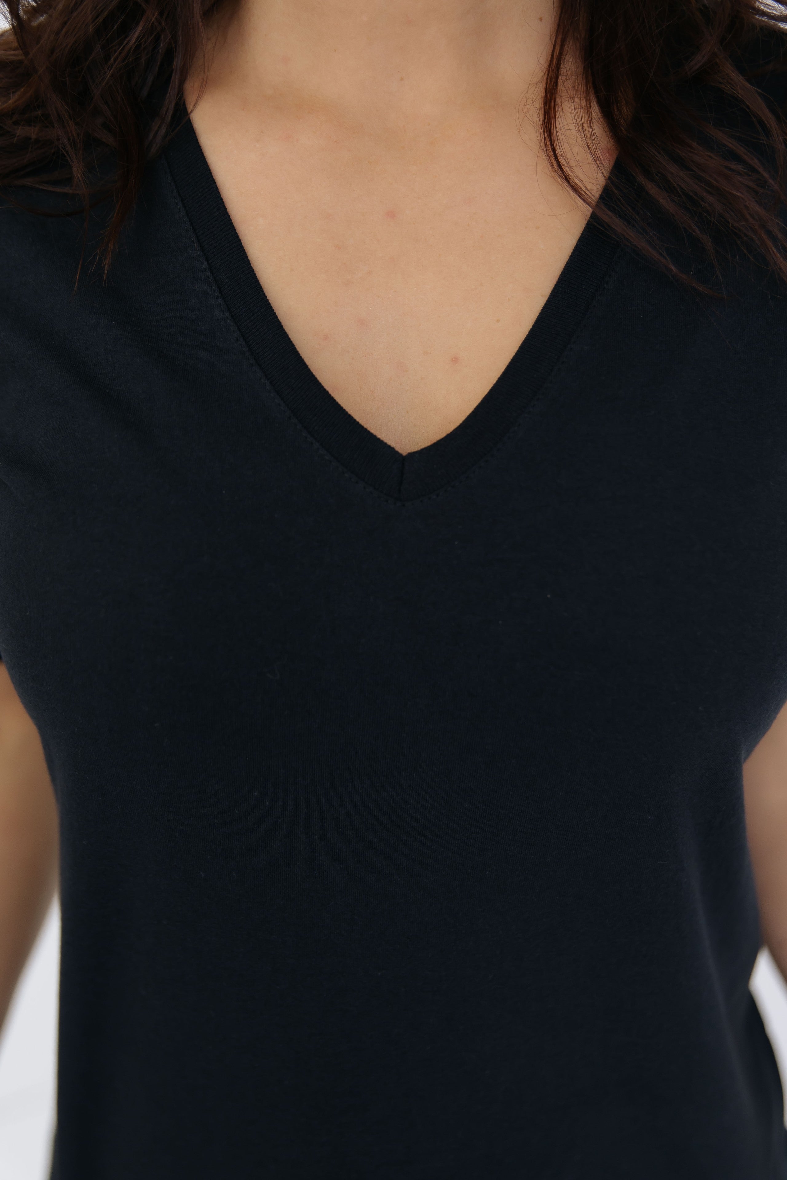 Camiseta Gola V Feminina Algodão Pima - PRETO