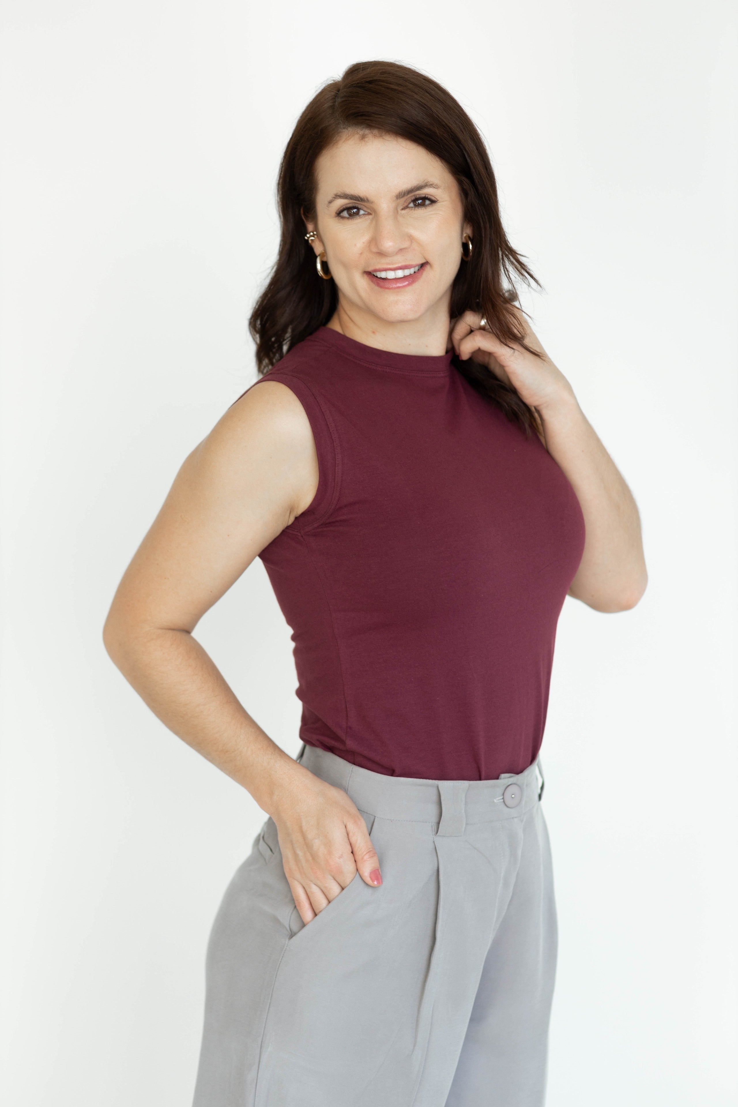 Regata Básica Malha com Elastano Maia - Vermelho Bordo