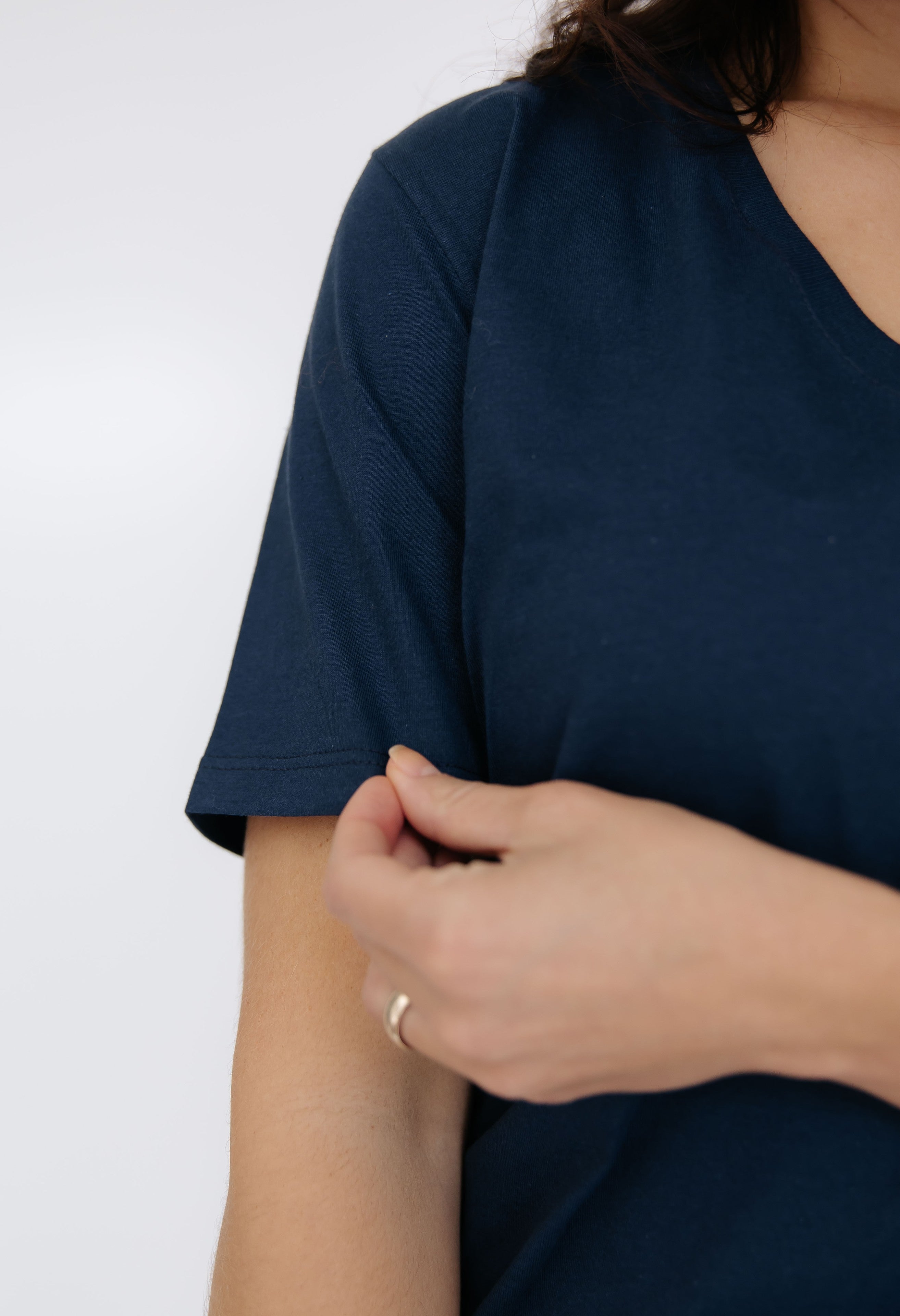 Camiseta Gola V Feminina Algodão Pima - AZUL MARINHO