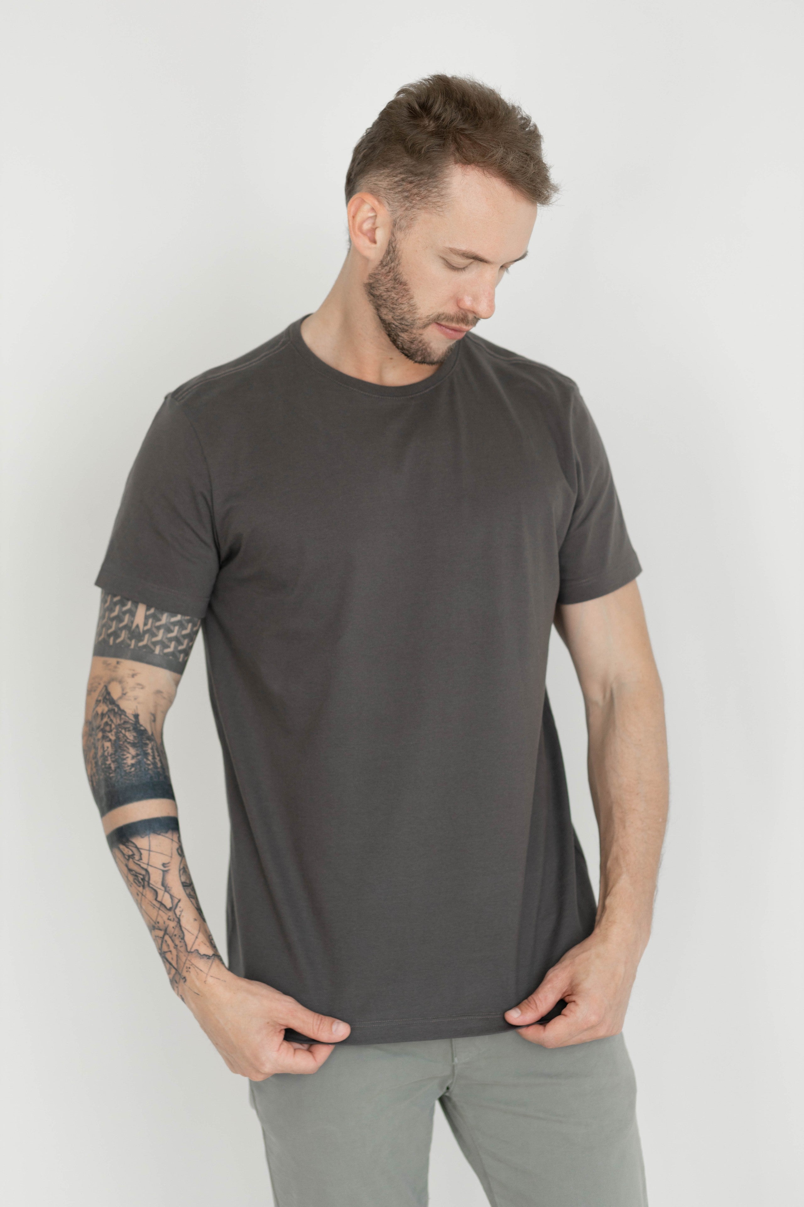 Camiseta Básica Masculina Pima - Grafite
