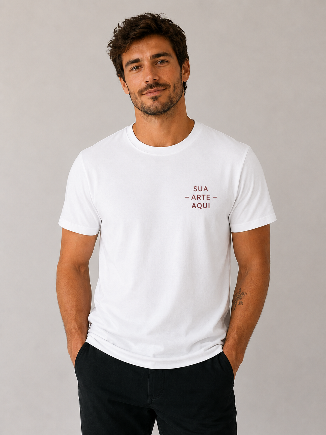 Camiseta Masculina — Personalize a Sua - ESTAMPA NO PEITO ESQUERDO