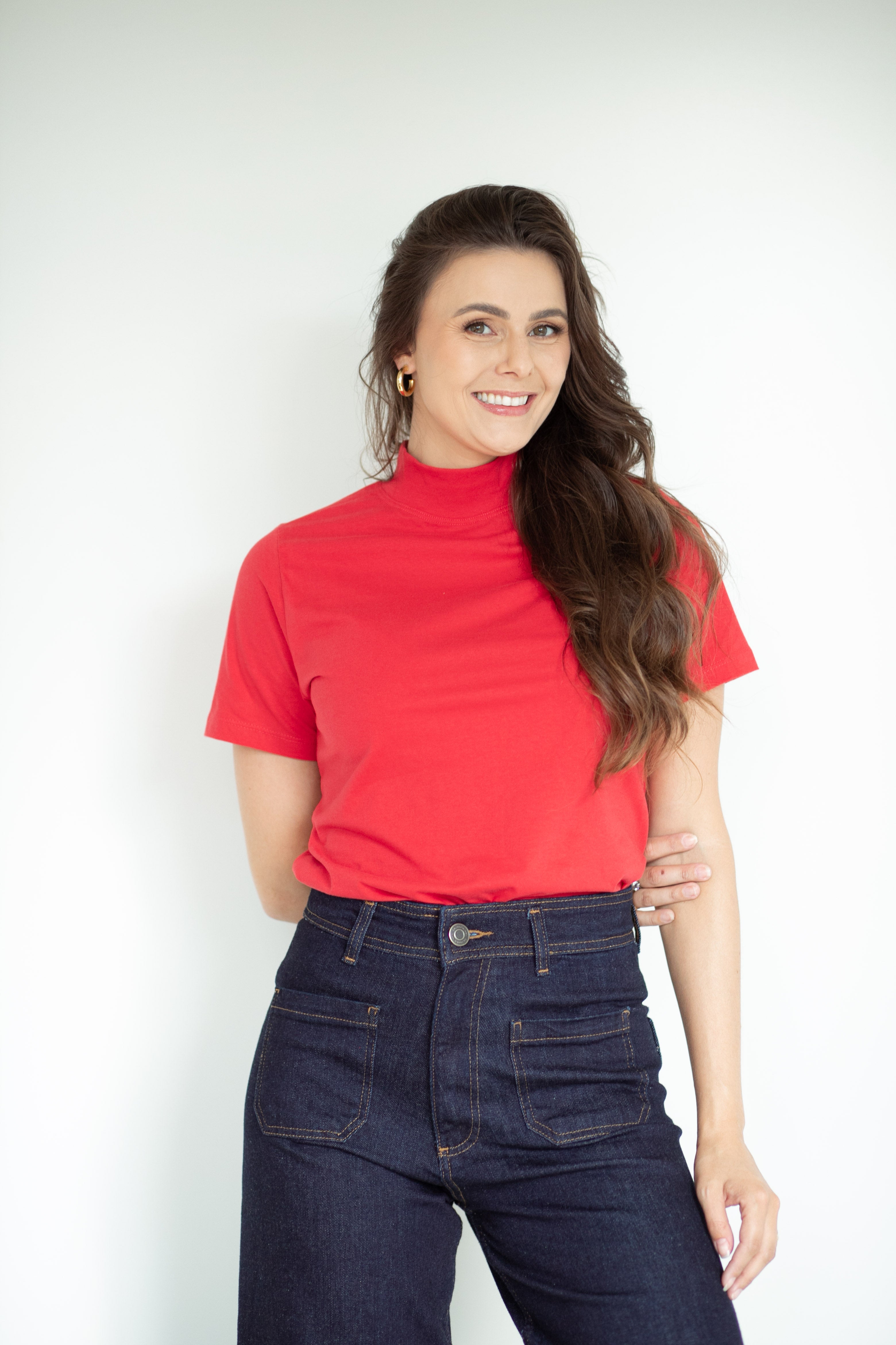Camiseta Feminina Gola Alta - Vermelha