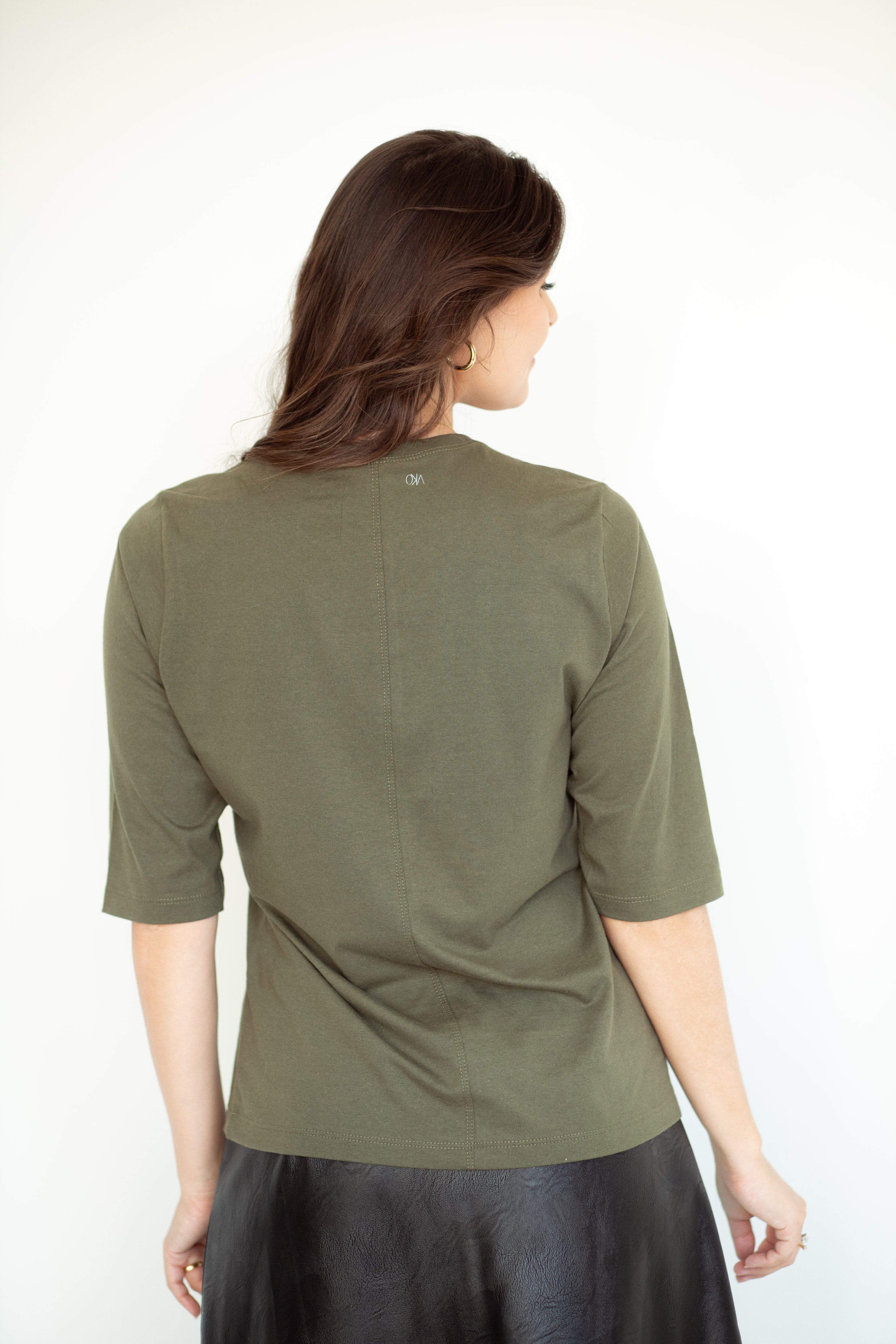 Camiseta Feminina Manga 3/4 Gola Redonda - Verde Olive Night