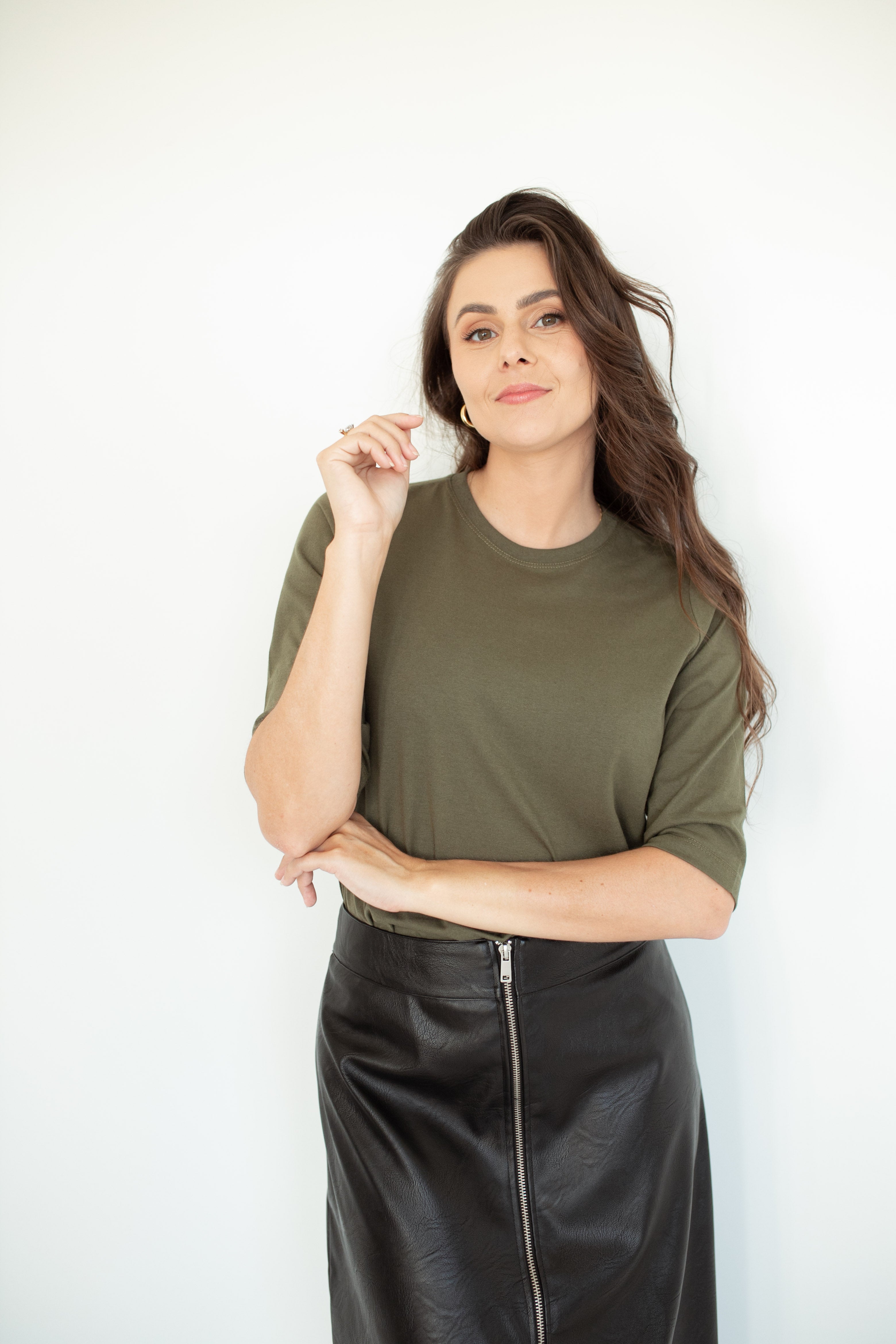 Camiseta Feminina Manga 3/4 Gola Redonda - Verde Olive Night