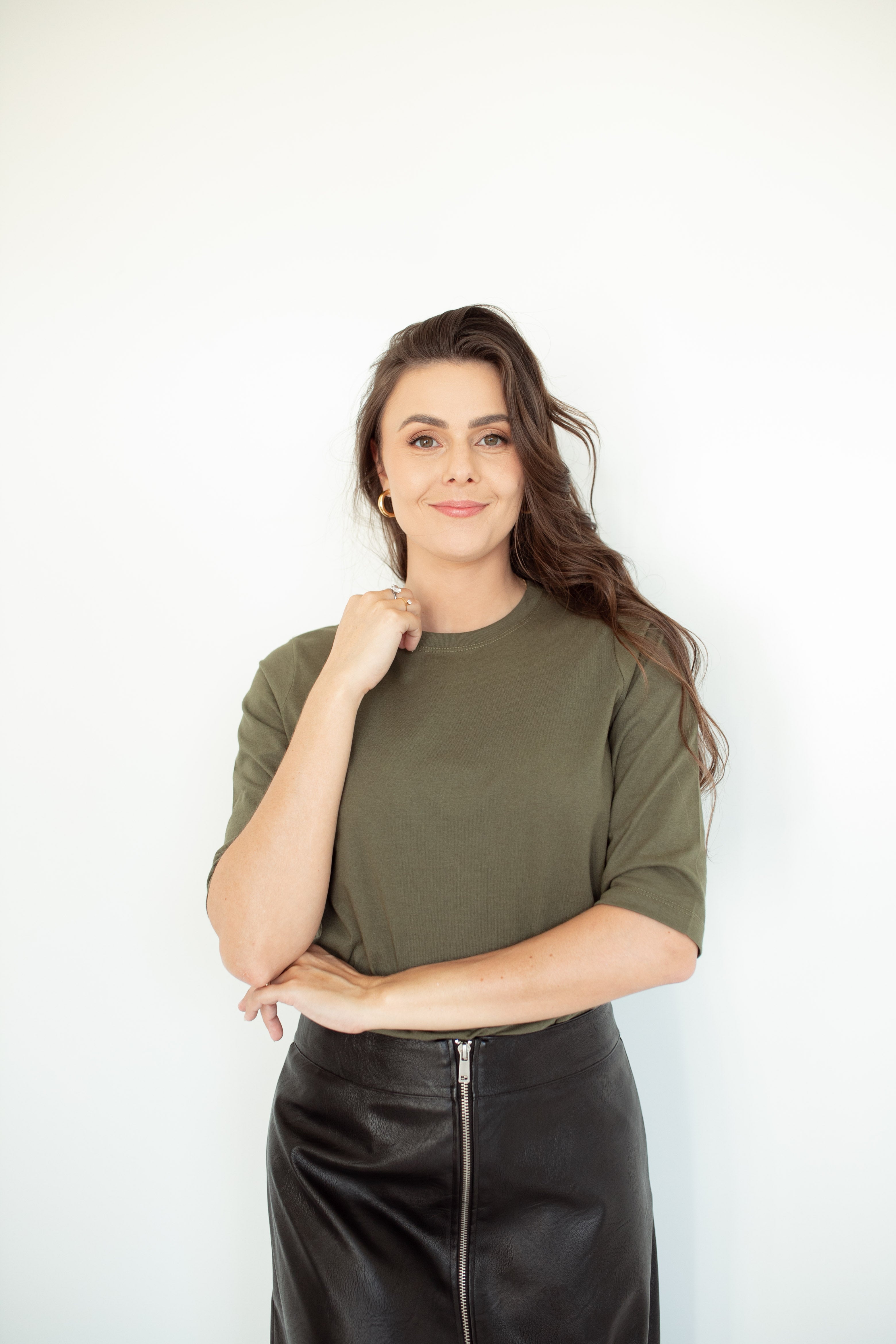 Camiseta Feminina Manga 3/4 Gola Redonda - Verde Olive Night