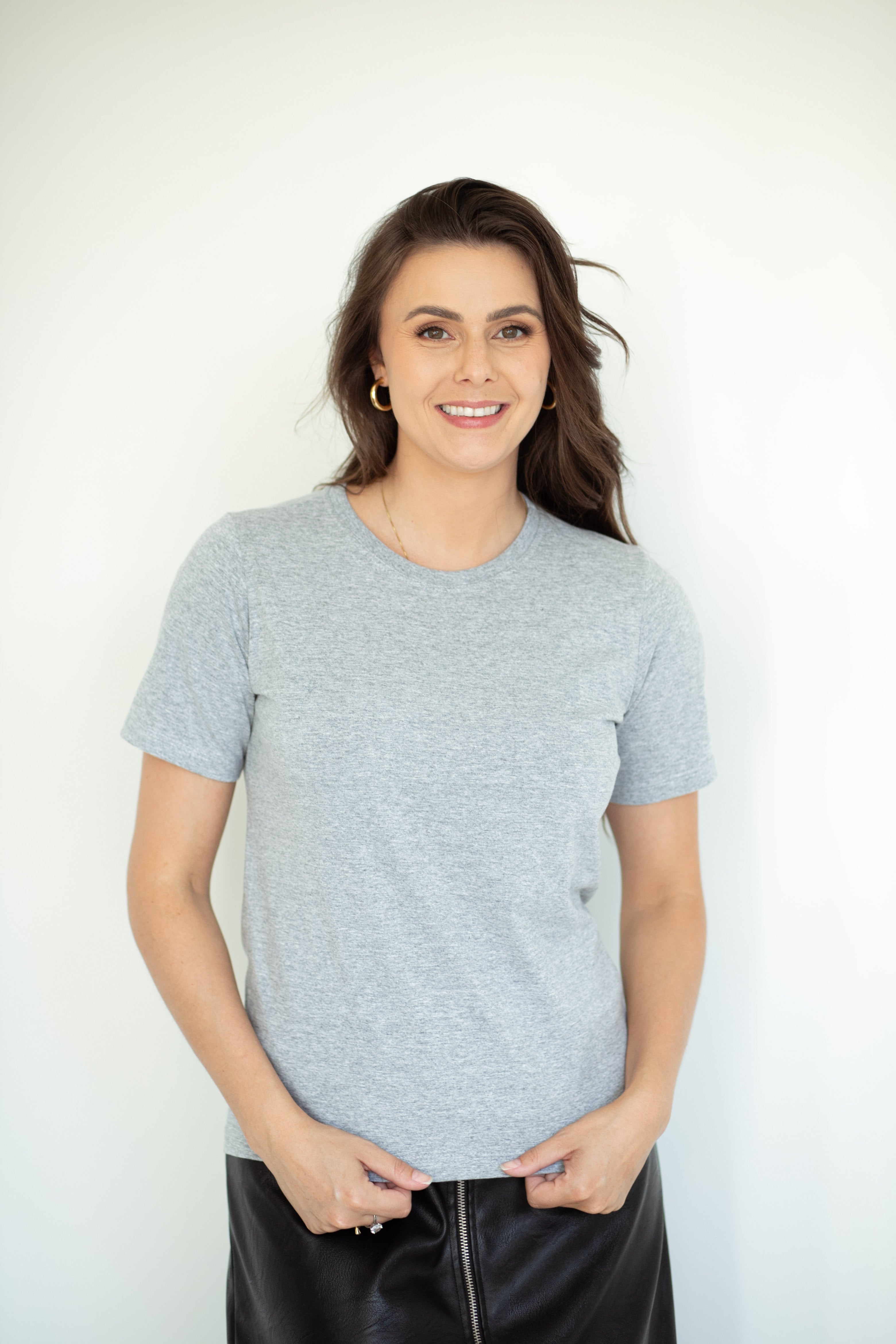 Camiseta Básica Gola U Feminina - Cinza Mescla