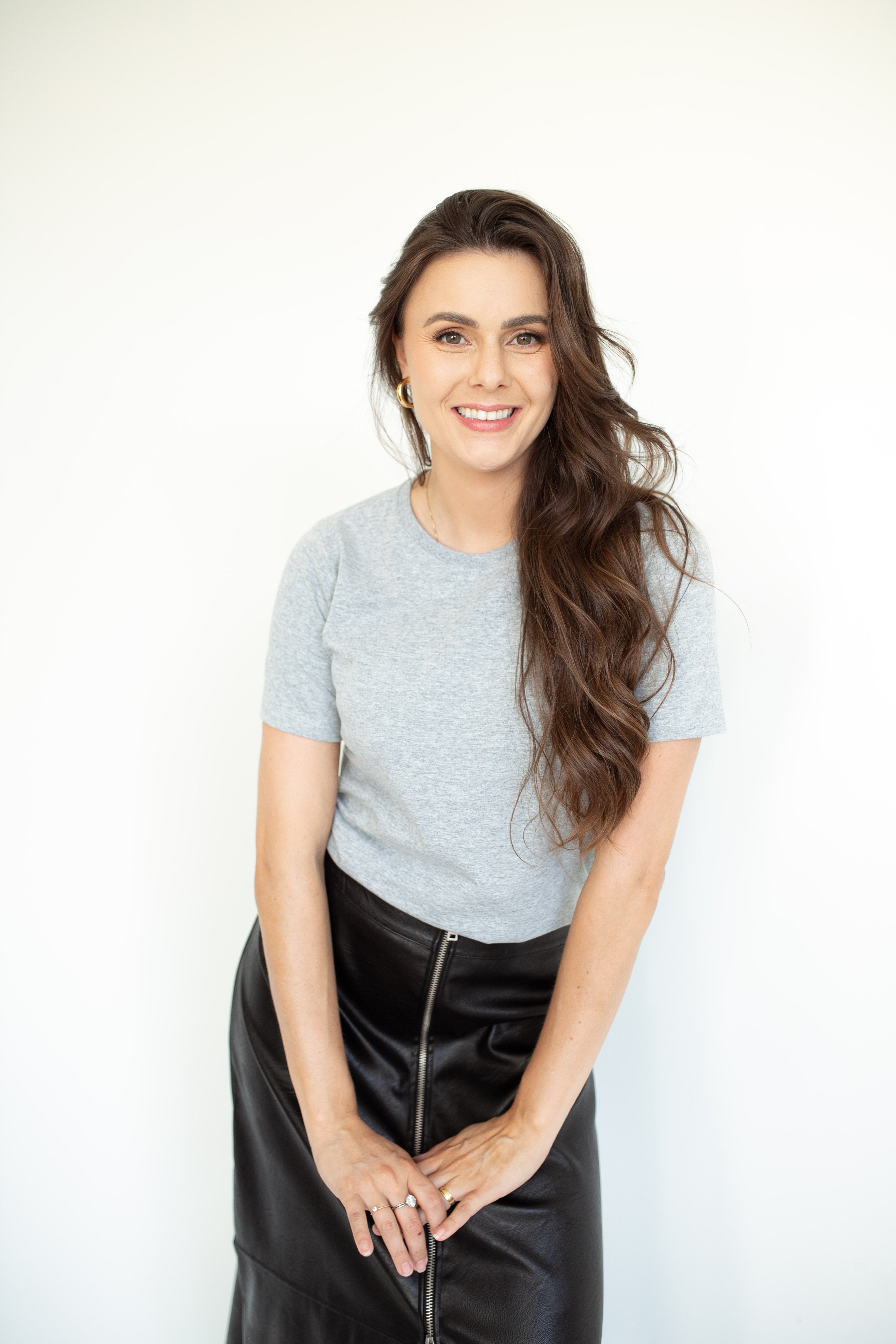 Camiseta Básica Gola U Feminina - Cinza Mescla