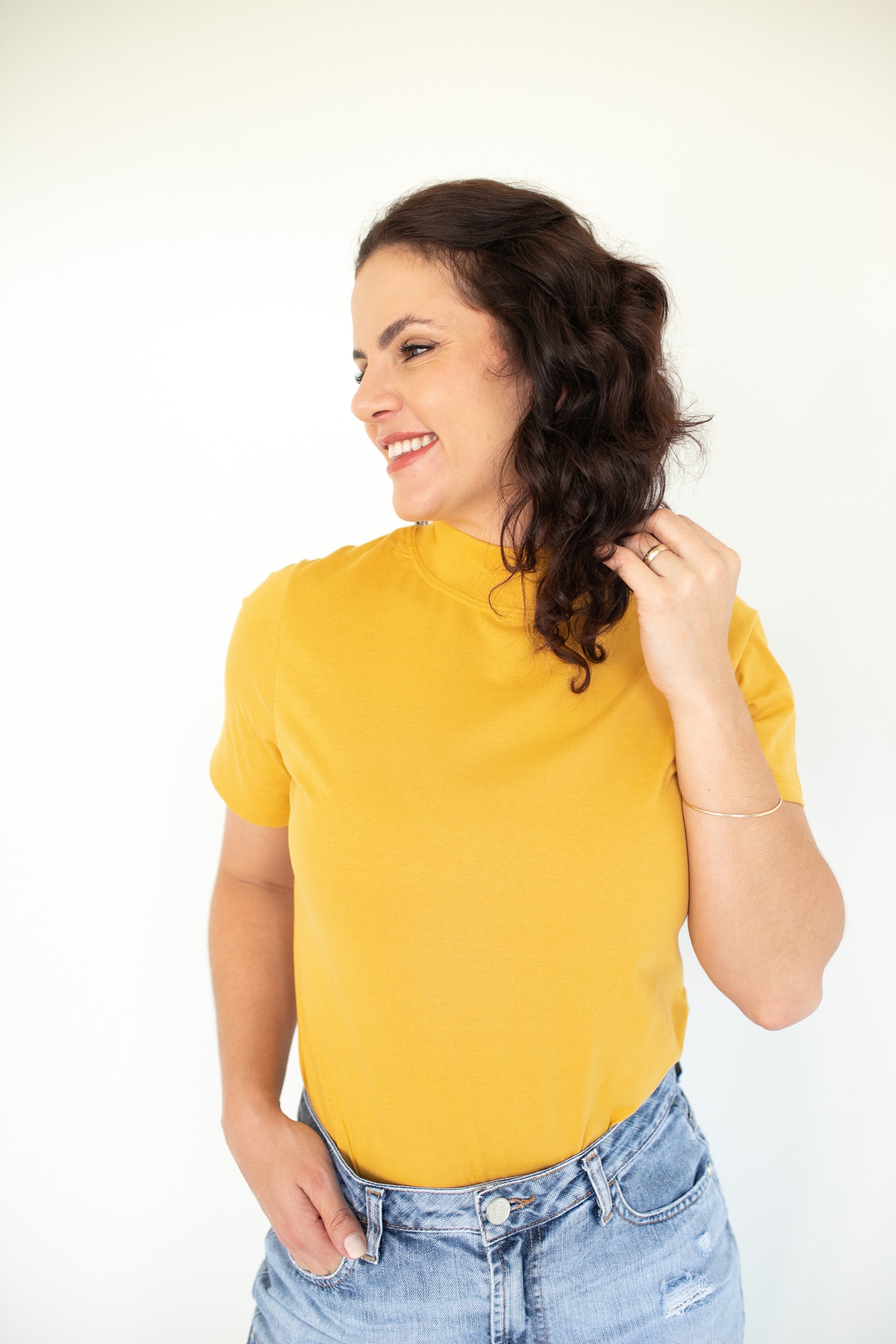 Camiseta Feminina Gola Alta - Mostarda