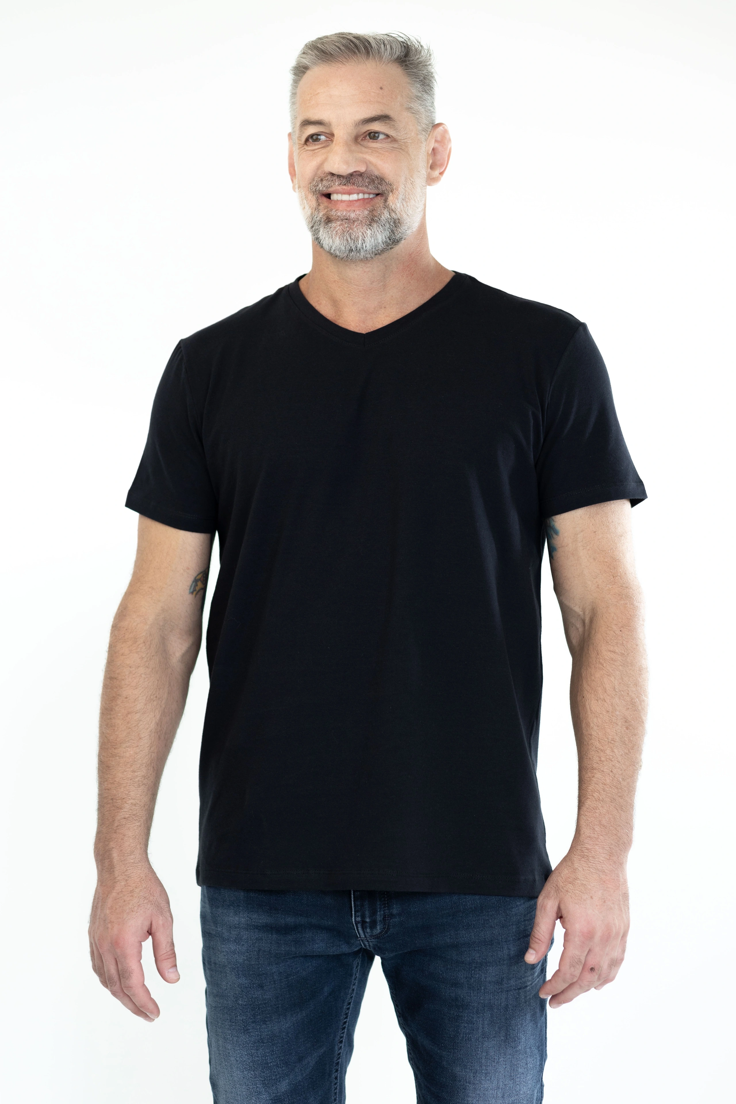 Camiseta Masculina Gola V Algodão com Elastano - Preta