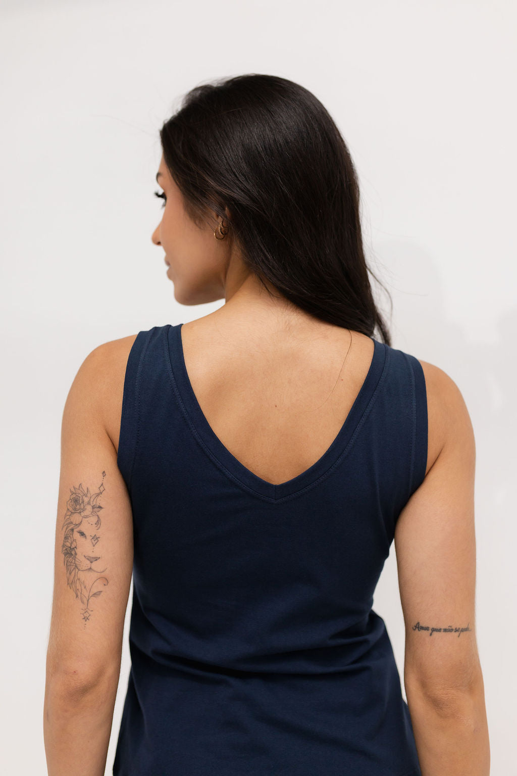 Regata Malha com Elastano Gola V - Azul Marinho