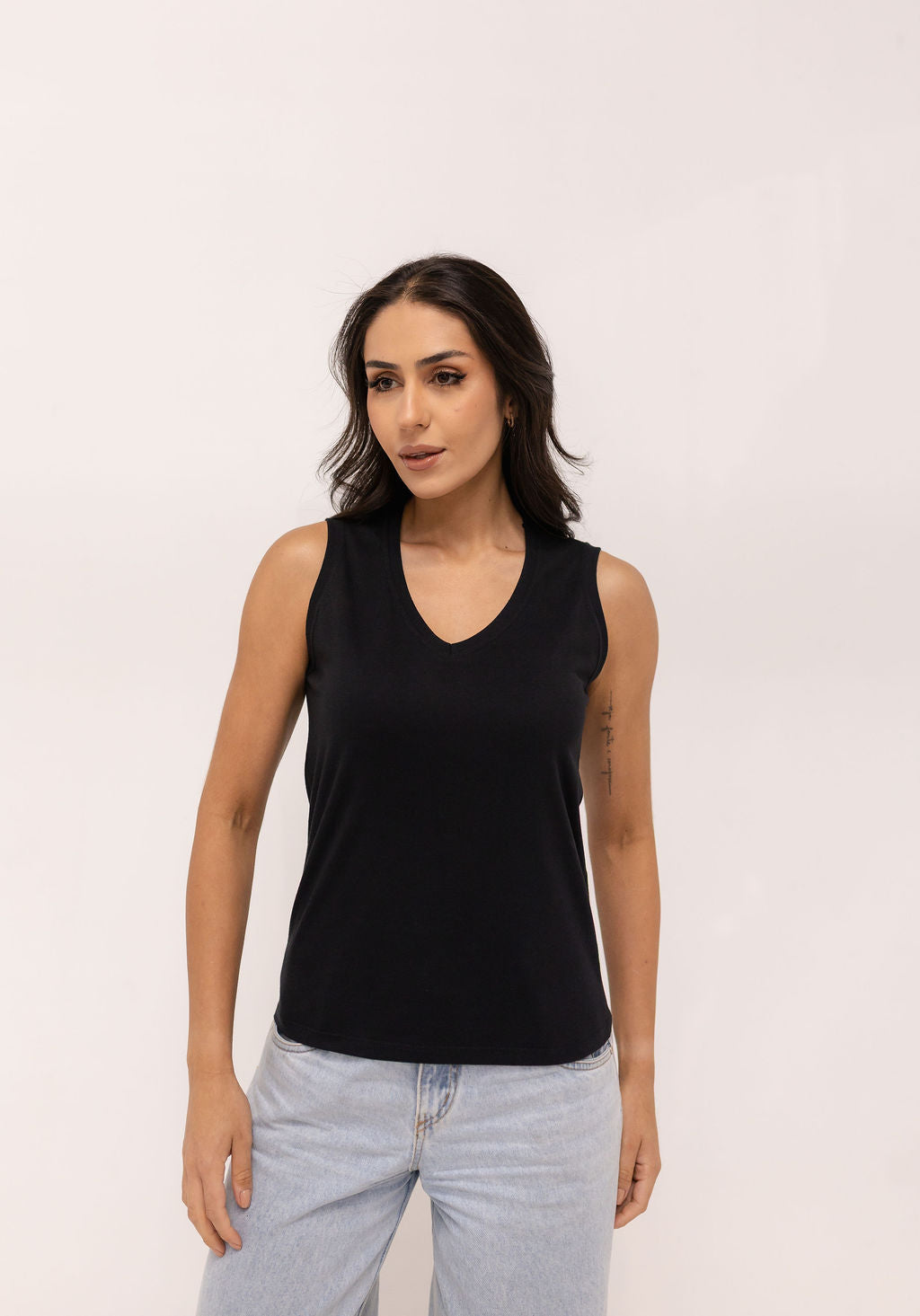 Regata Malha Algodão Premium Gola V - Preto