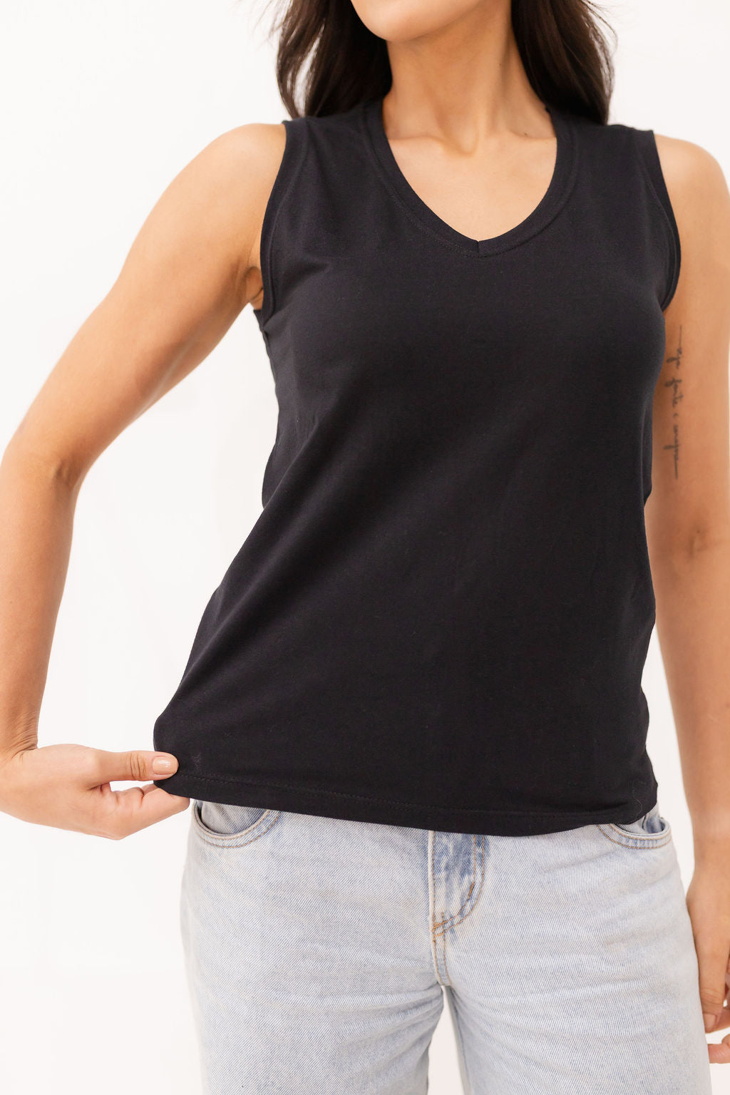 Regata Malha Algodão Premium Gola V - Preto