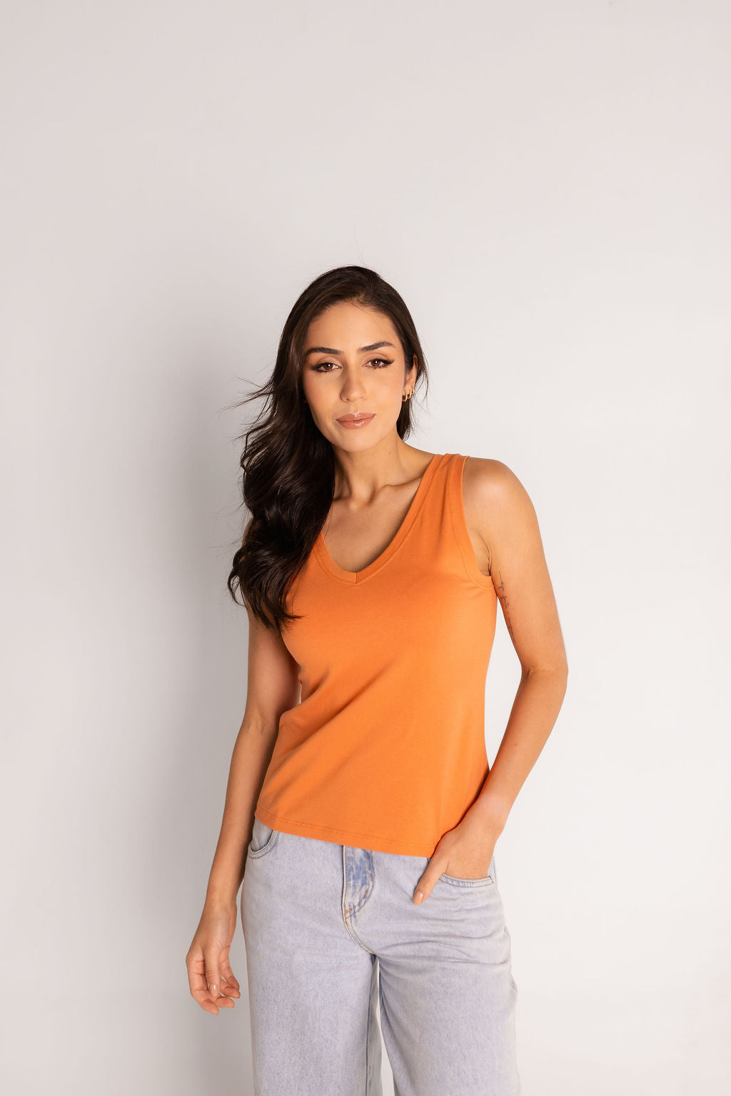 Regata Malha com Elastano Gola V - Laranja