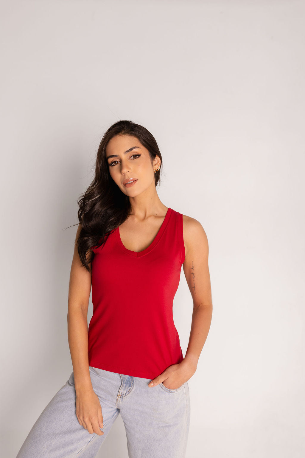 Regata Malha com Elastano Gola V - Vermelha