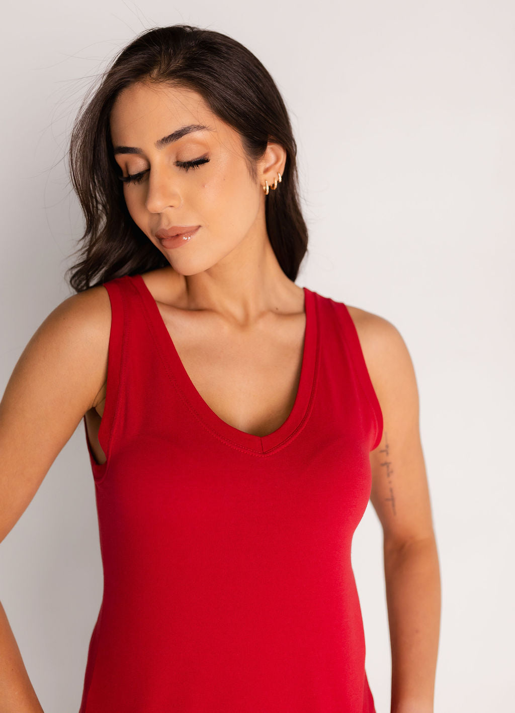 Regata Malha com Elastano Gola V - Vermelha