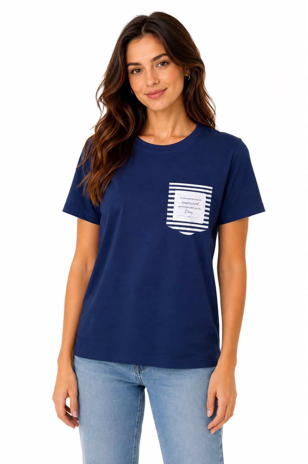 Camiseta Básica Manga Curta Azul Marinho Frase Bolso Foi Deus