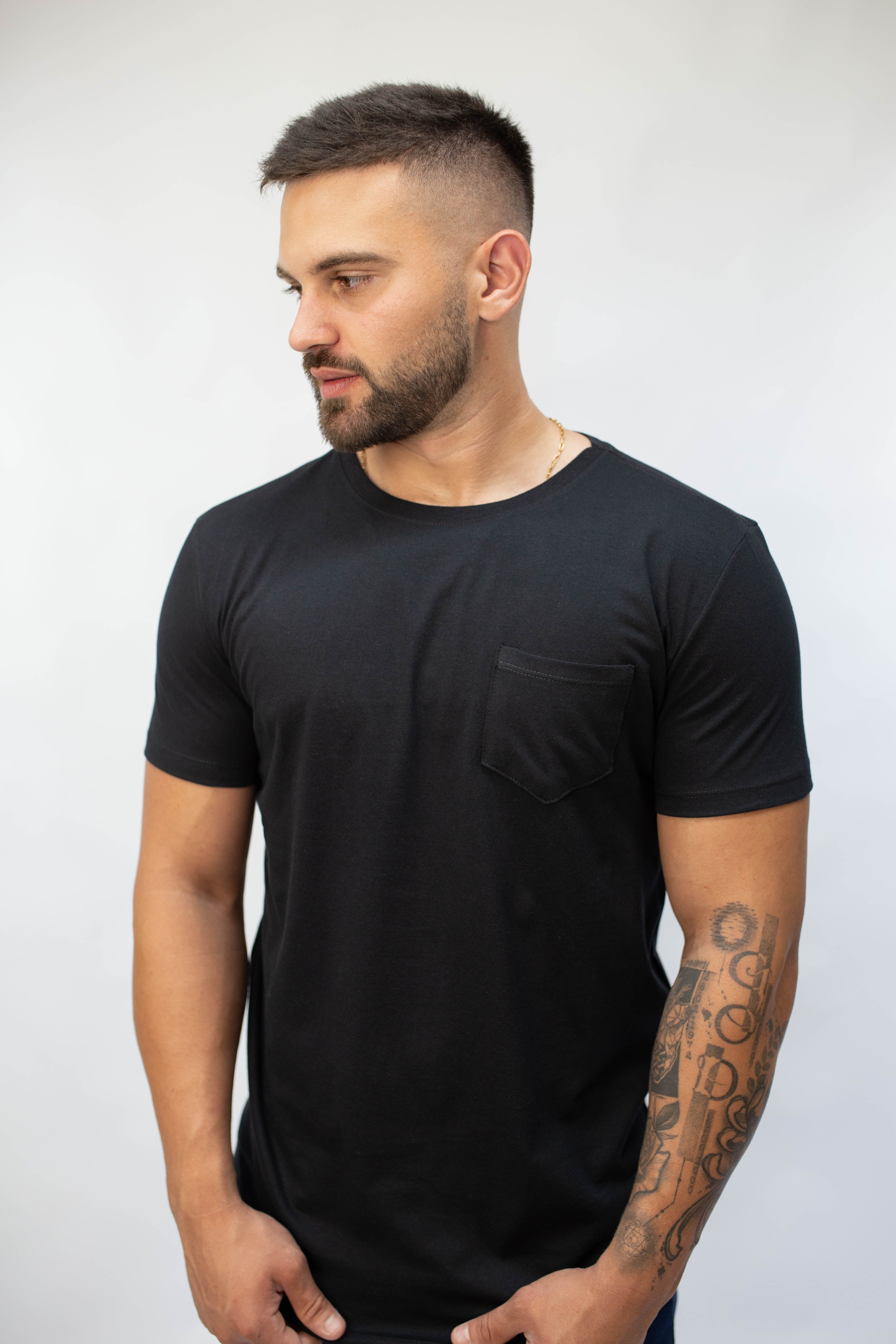 Camiseta Básica Masculina Com Bolso - Preta