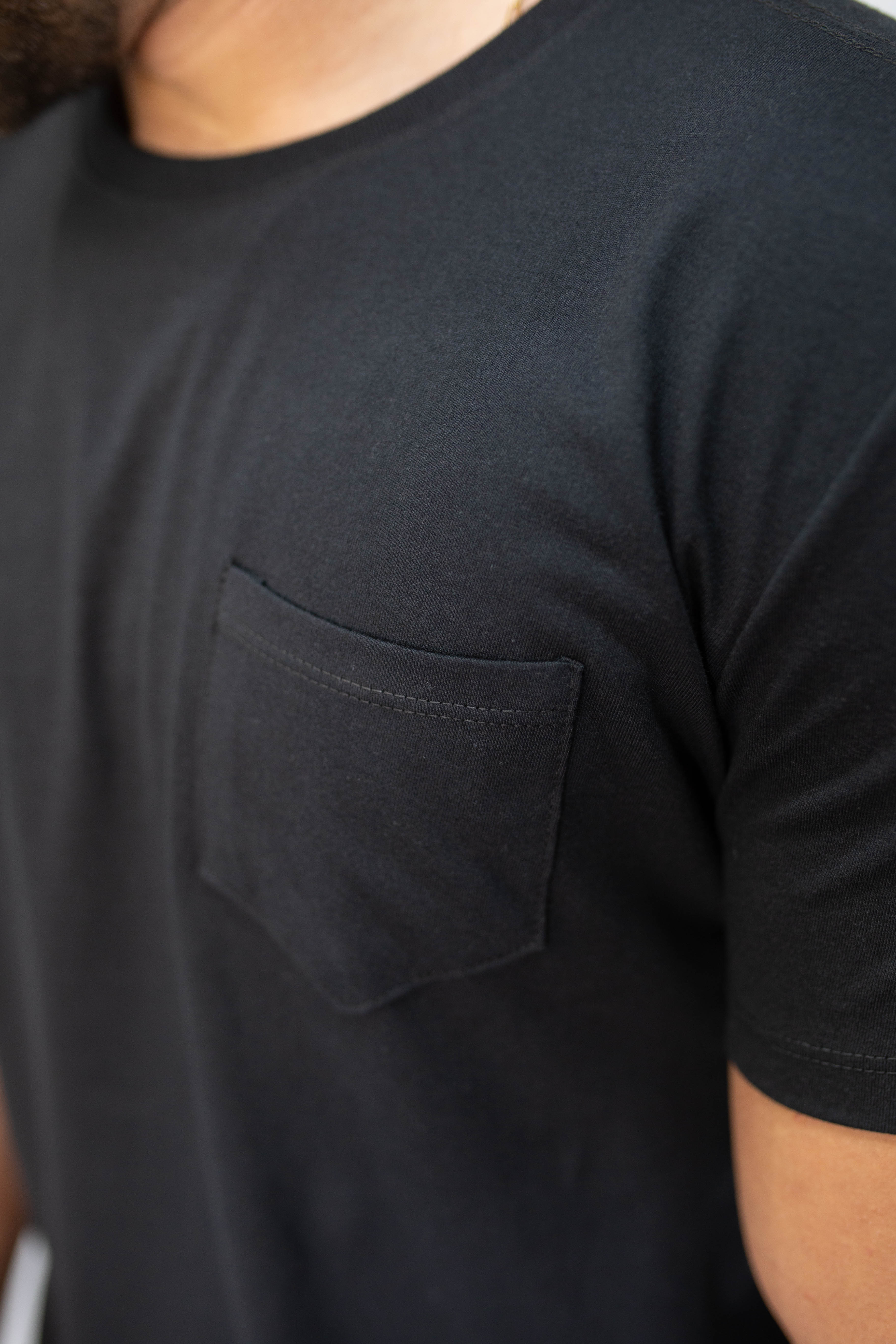 Camiseta Básica Masculina Com Bolso - Preta