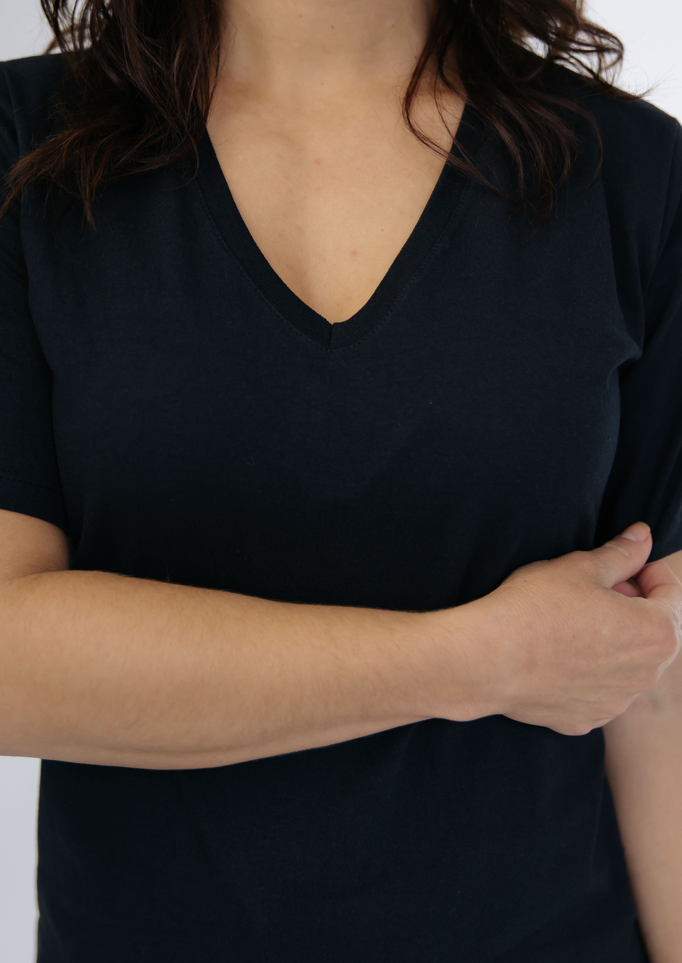 Camiseta Gola V Feminina  Algodão  Pima - PRETO