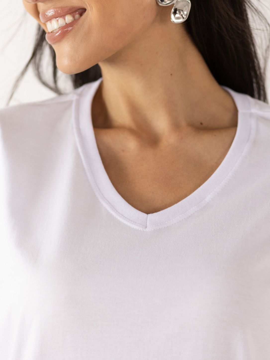 Camiseta Feminina Manga 3/4 Gola V - Branca