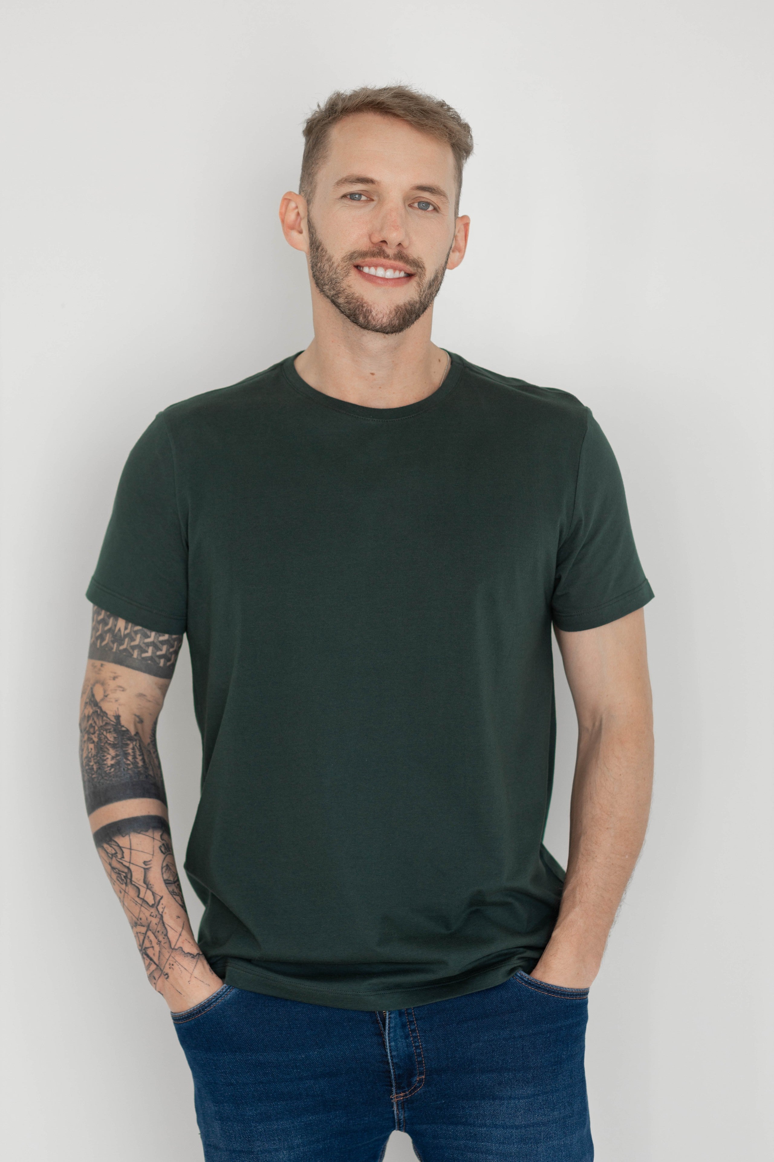 Camiseta Básica Masculina Malha Pima - Verde Militar