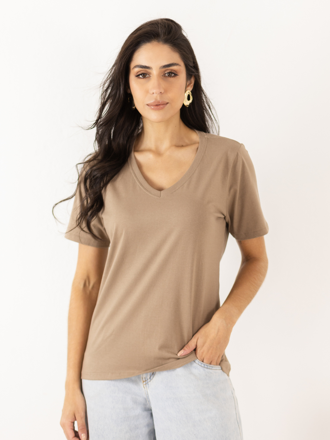 Camiseta Gola V Feminina Algodão Pima Bege