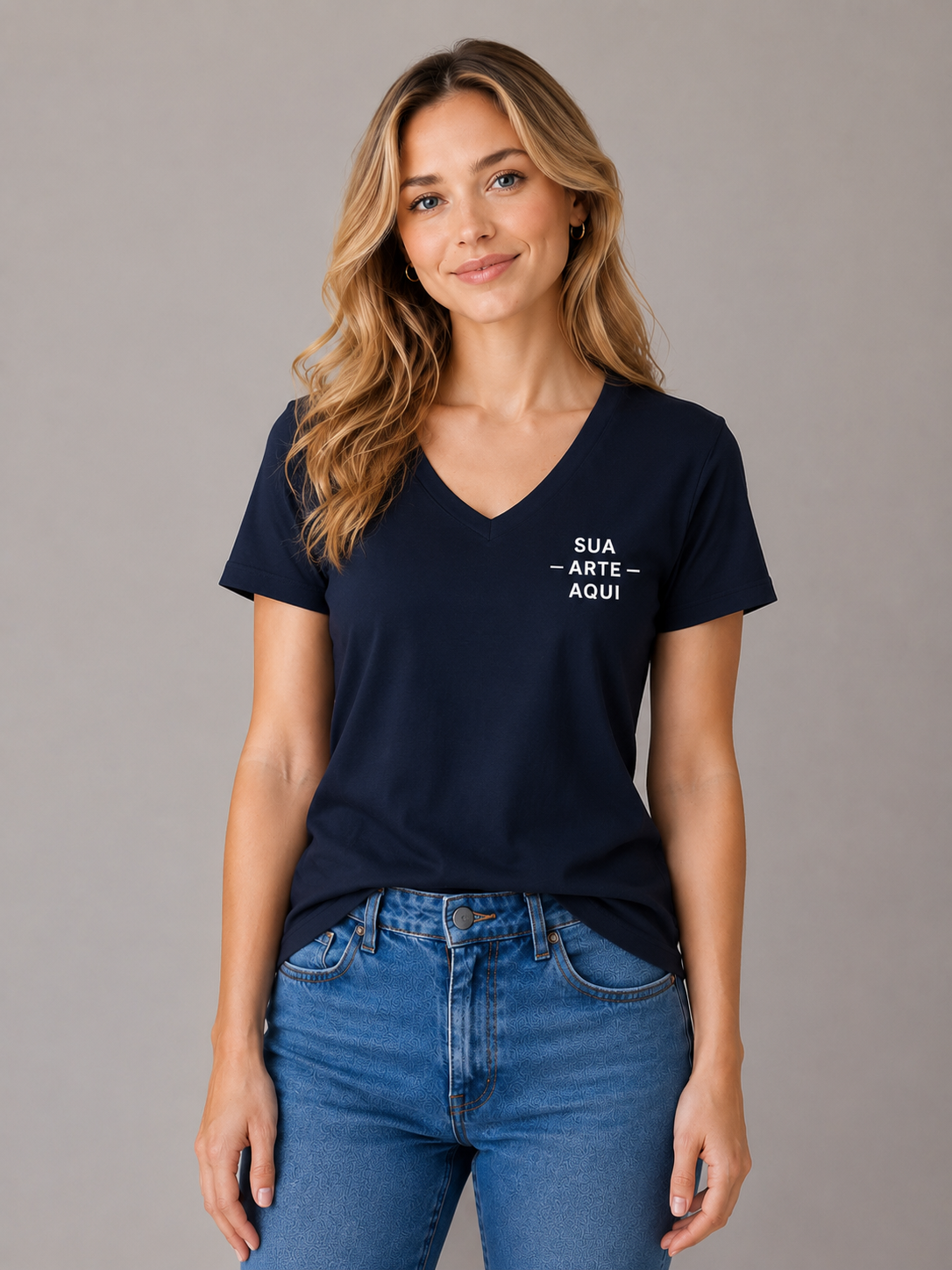 Camiseta Feminina Gola V — Personalize a Sua - ESTAMPA NO PEITO ESQUERDO