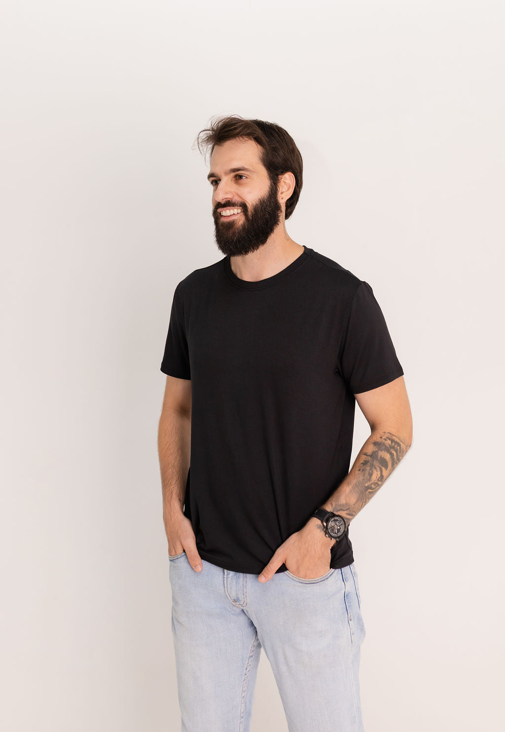 Camiseta Básica Masculina Modal  -  PRETA