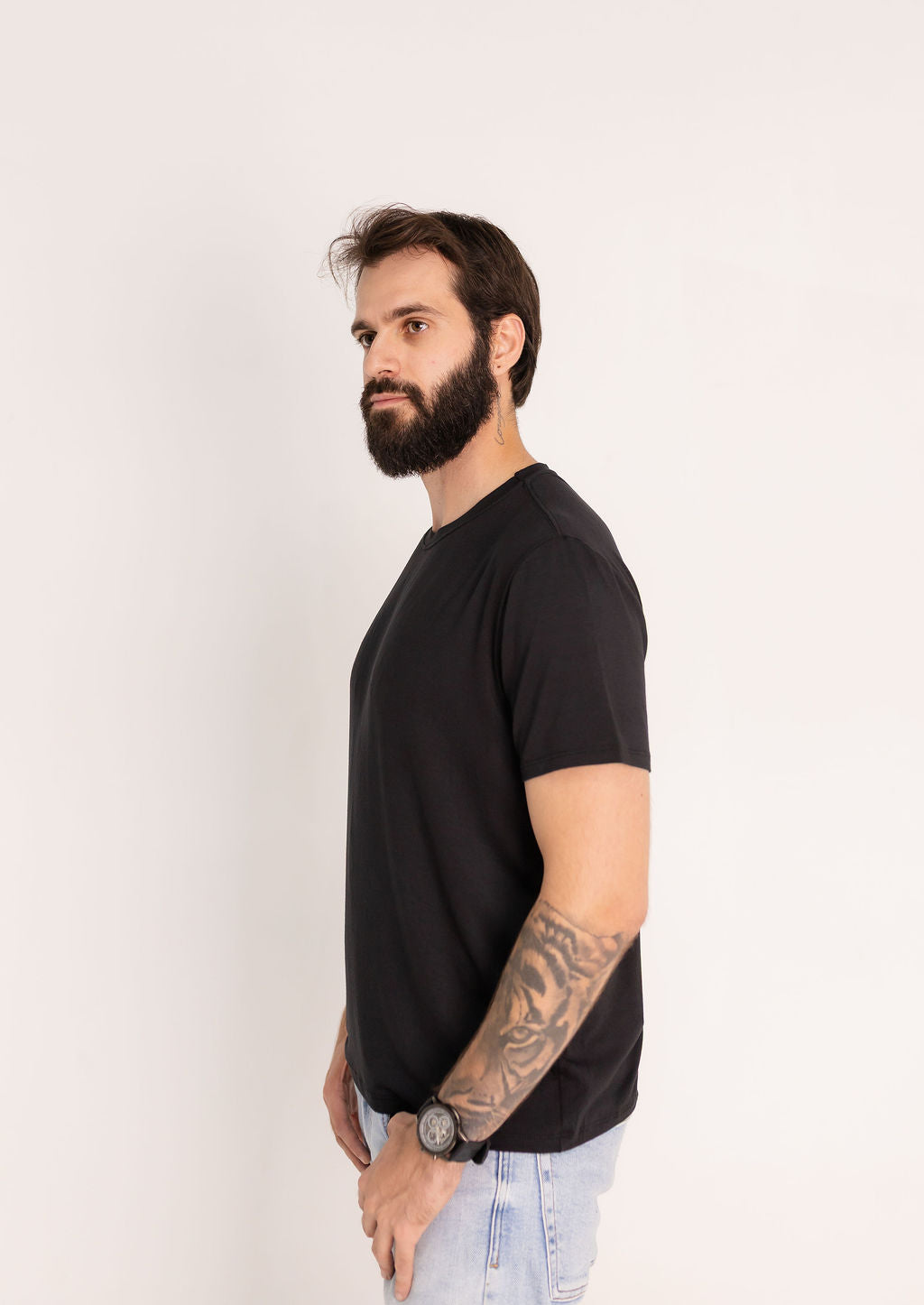 Camiseta Básica Masculina Modal  -  PRETA