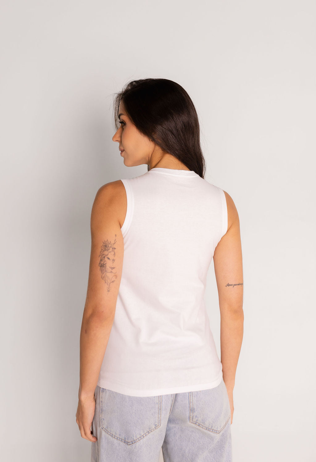 Regata Malha Algodão Premium Gola V - Branca