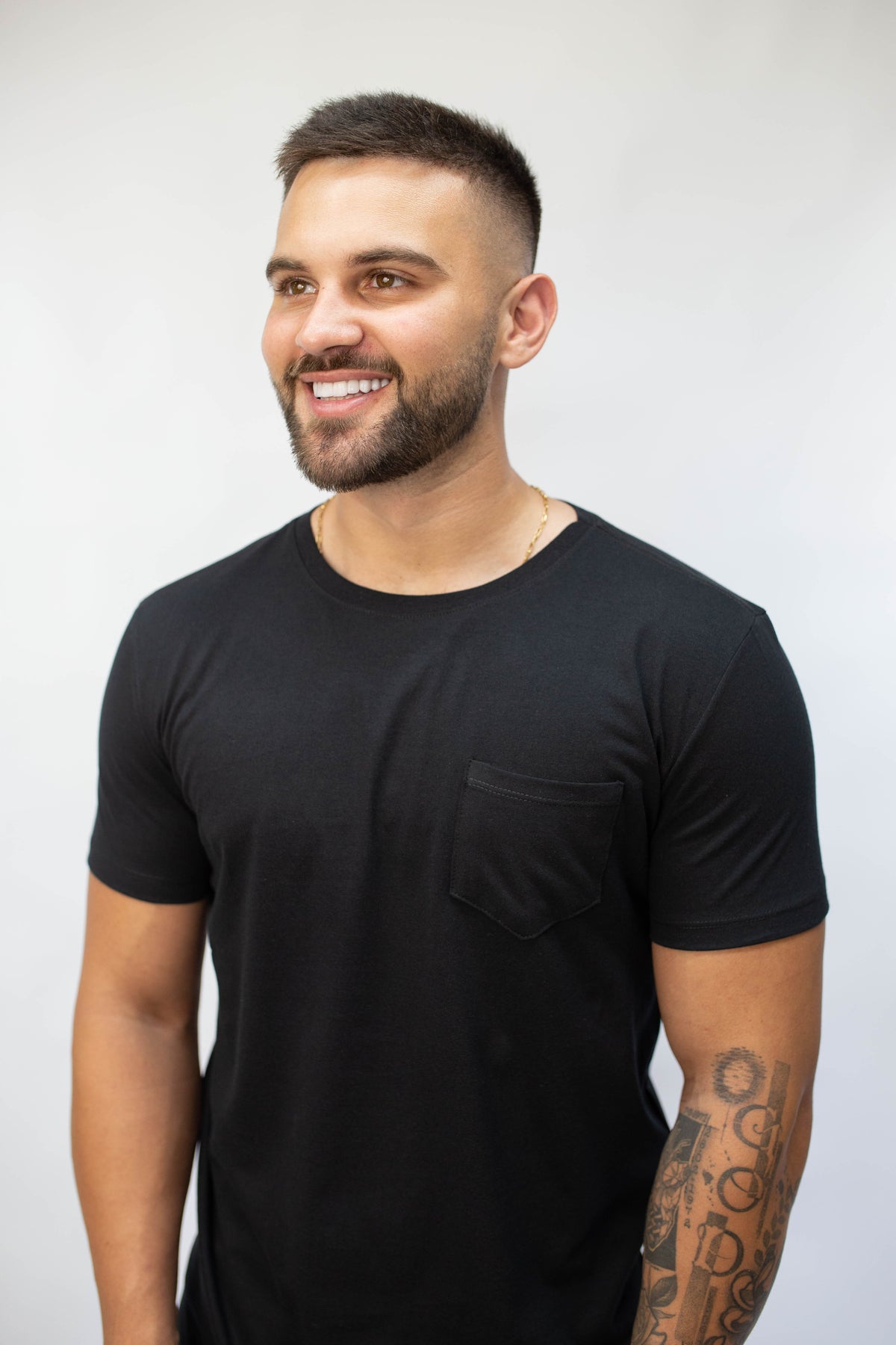 Camiseta B sica Masculina Com Bolso Preta camiseta-b-sica-masculina-com-bolso-preta